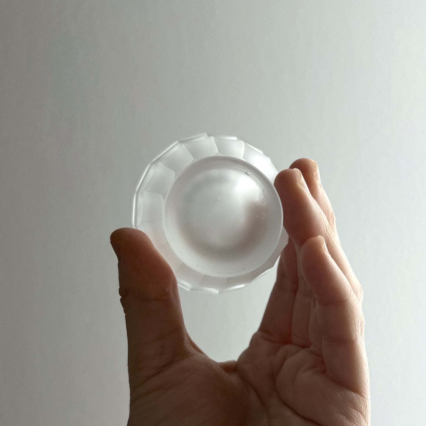 Sakumon Guinomi Sake Cup - Stripe Ashi Footed
