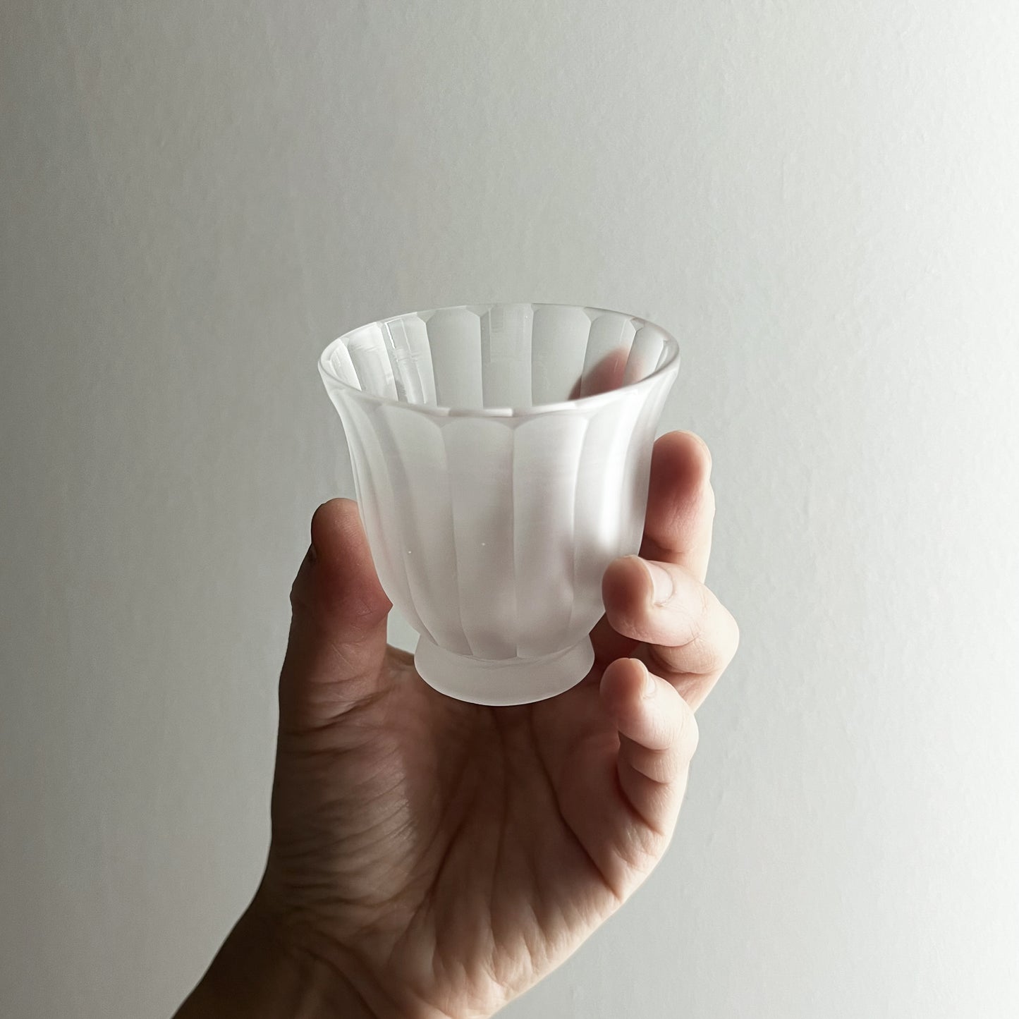 Sakumon Guinomi Sake Cup - Stripe Ashi Footed